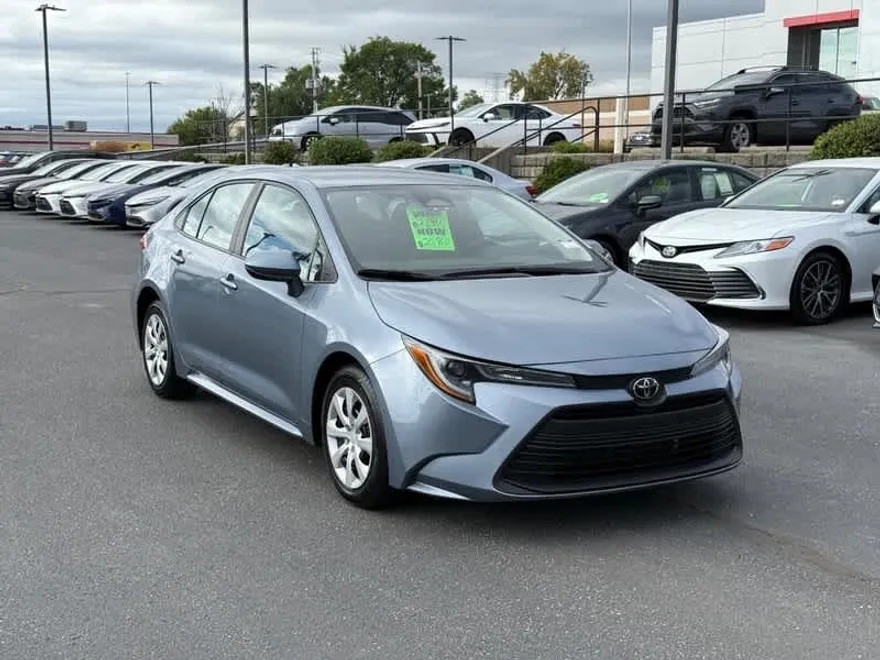 2023 Toyota Corolla LE photo 1
