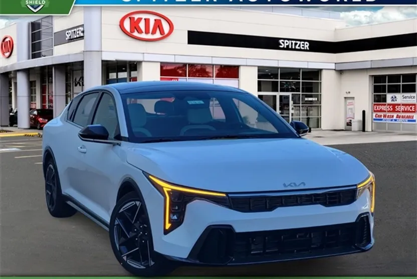 2025 Kia K4 GT-Line photo 1