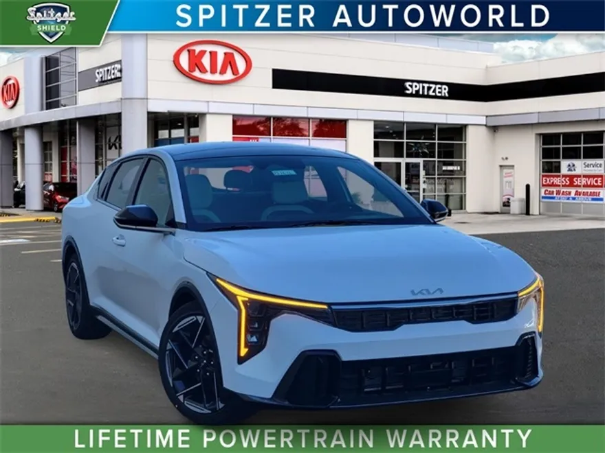 2025 Kia K4 GT-Line photo 1