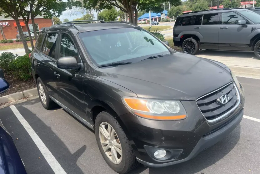 2011 Hyundai Santa Fe SE photo 1