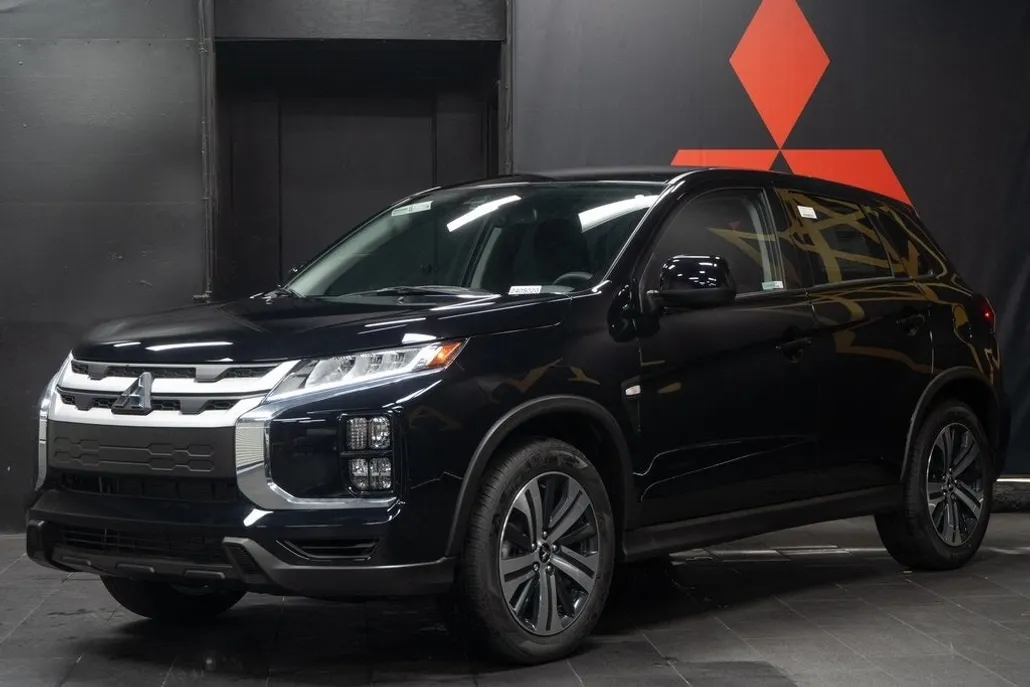 2025 Mitsubishi Outlander Sport ES photo 1