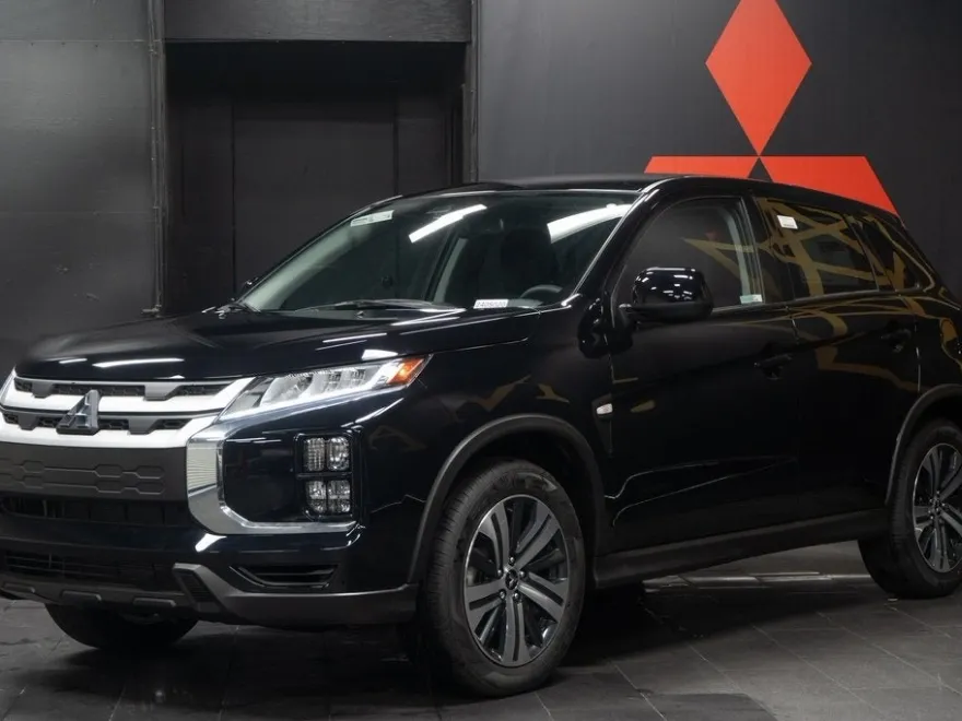 2025 Mitsubishi Outlander Sport ES photo 1