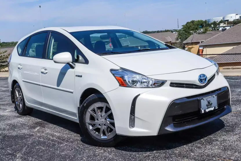 2017 Toyota Prius V photo 1