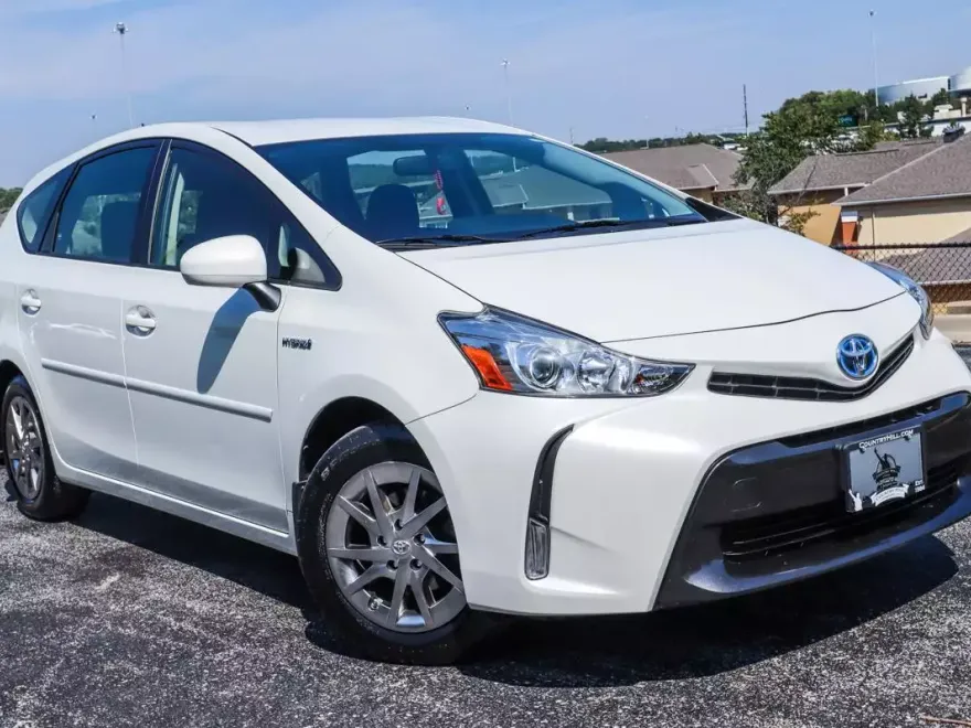 2017 Toyota Prius V photo 1