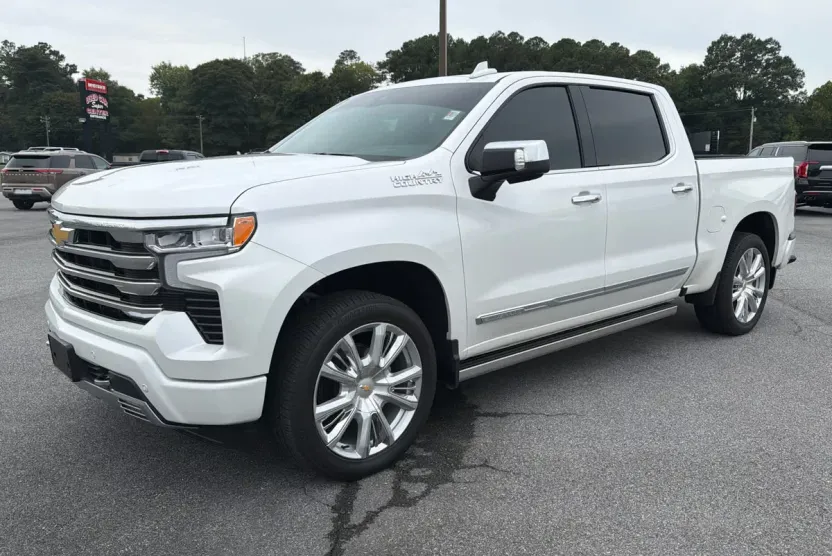 2024 Chevrolet Silverado 1500 High Country photo 1