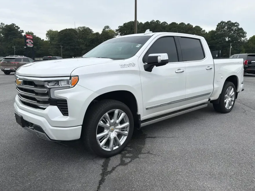 2024 Chevrolet Silverado 1500 High Country photo 1