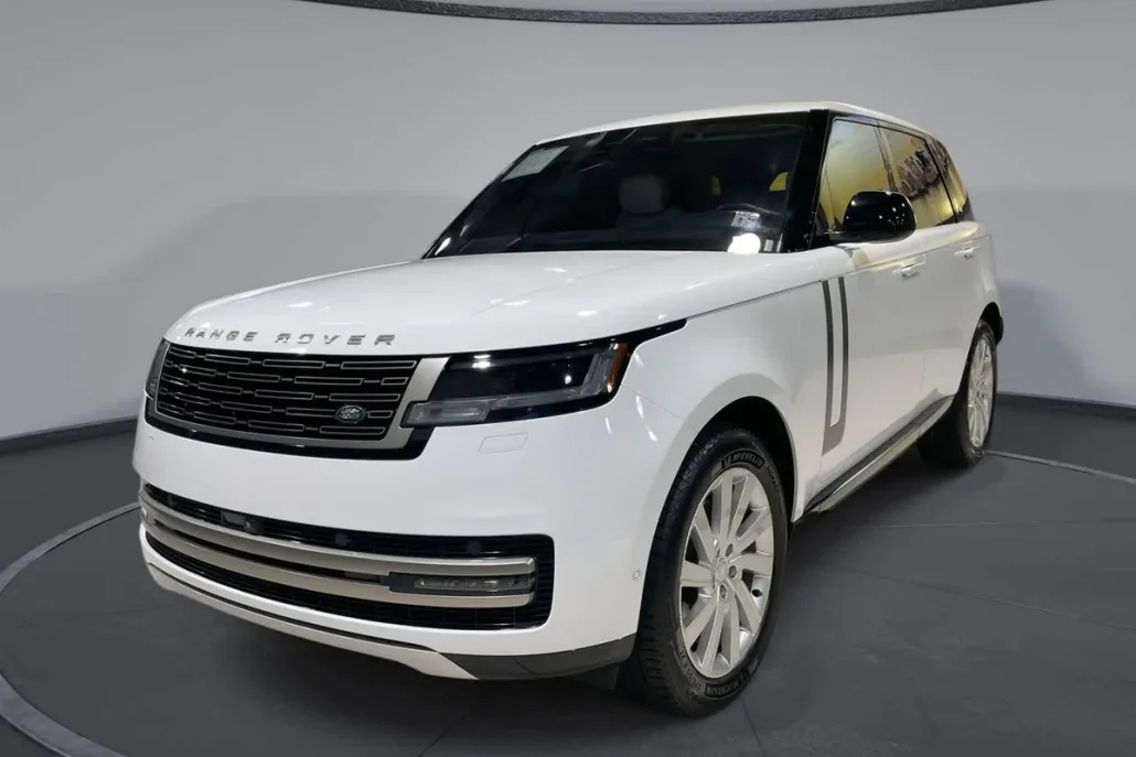 2023 Land Rover Range Rover SE photo 1
