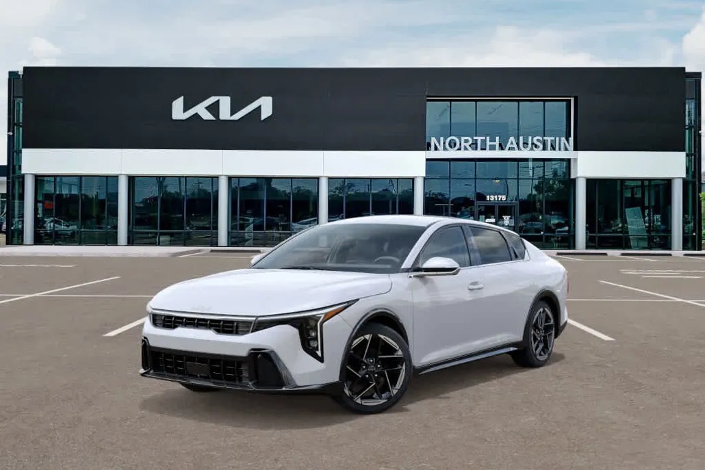 2025 Kia K4 GT-Line photo 1