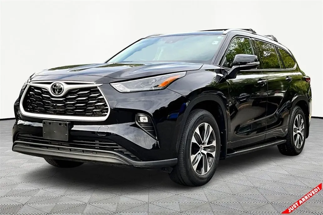 2022 Toyota Highlander XLE photo 1