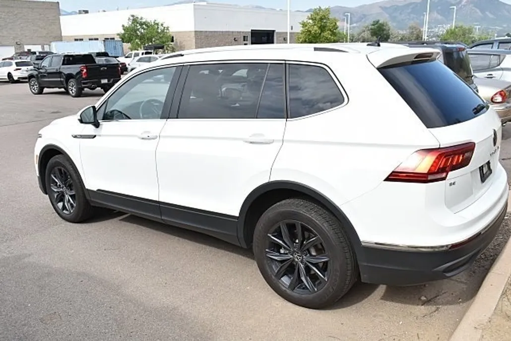 2022 Volkswagen Tiguan SE photo 1