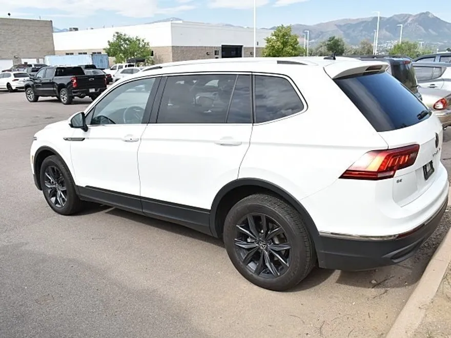 2022 Volkswagen Tiguan SE photo 1