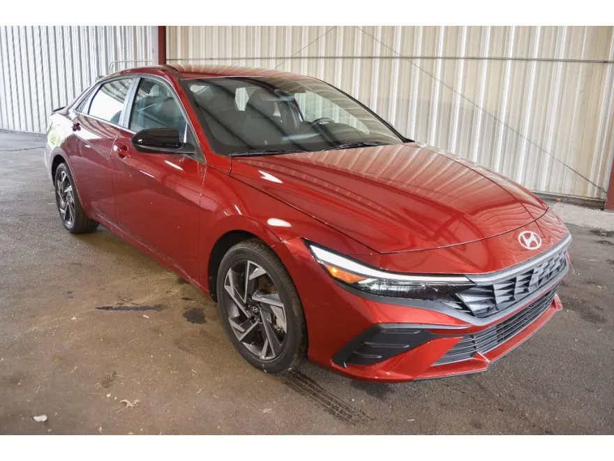 2025 Hyundai Elantra SEL Sport photo 1