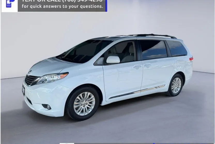 2013 Toyota Sienna XLE photo 1