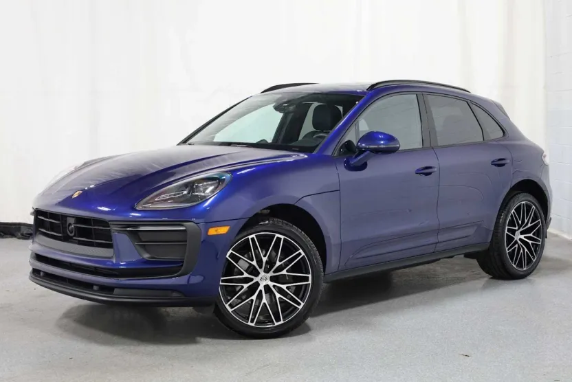 2025 Porsche Macan T photo 1