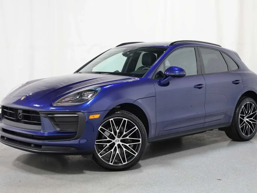 2025 Porsche Macan T photo 1