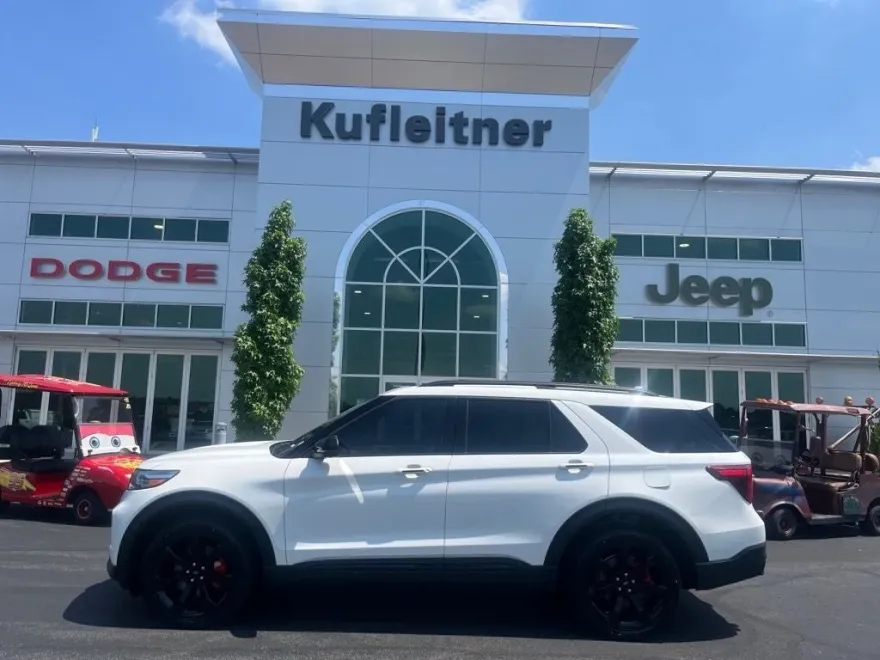 2021 Ford Explorer ST photo 1