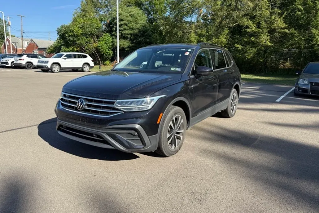 2022 Volkswagen Tiguan S photo 1