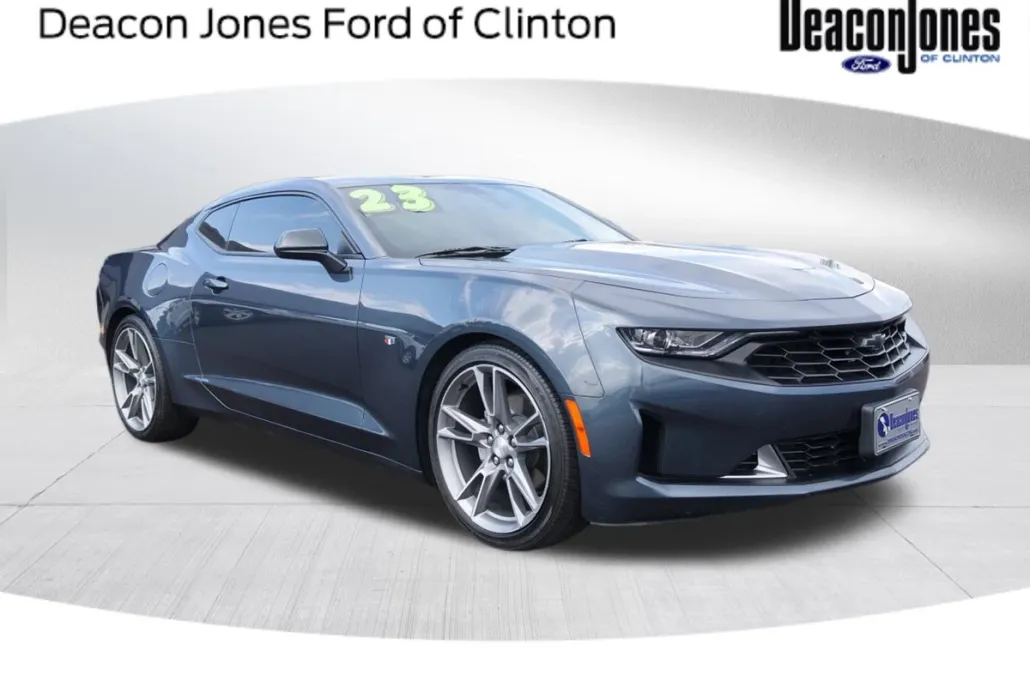 2023 Chevrolet Camaro 1LT photo 1