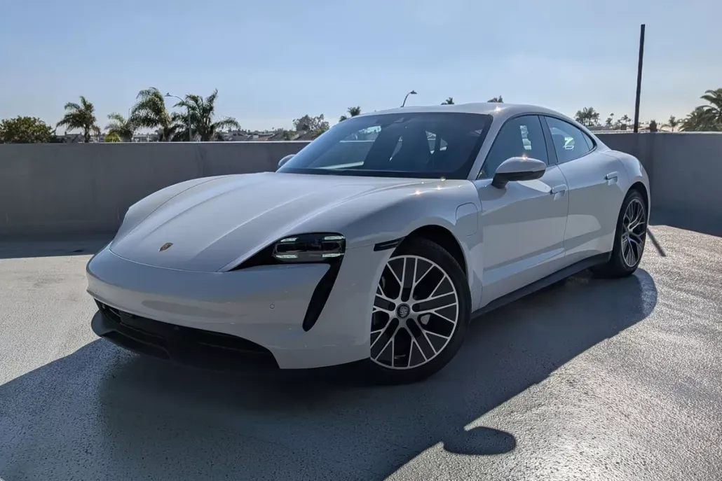 2022 Porsche Taycan photo 1