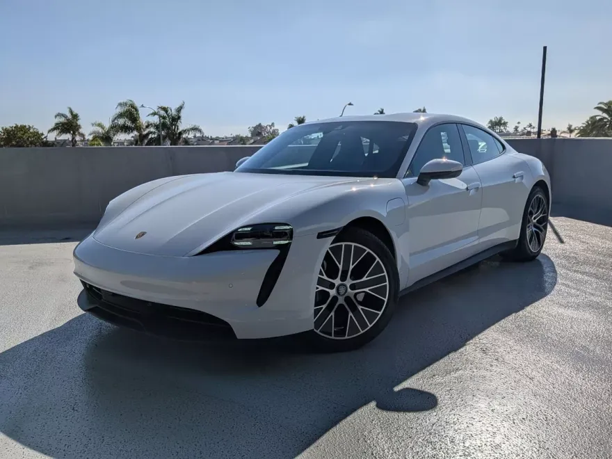 2022 Porsche Taycan photo 1