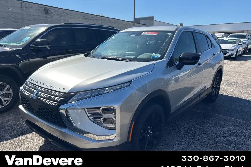 2024 Mitsubishi Eclipse Cross LE photo 1