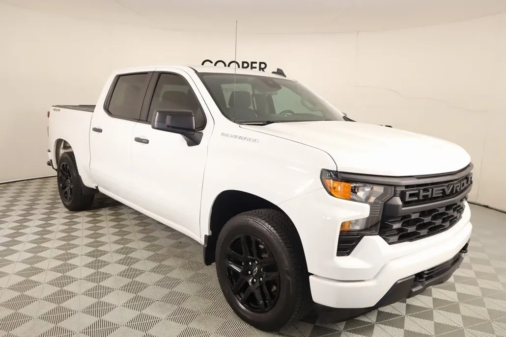 2023 Chevrolet Silverado 1500 Custom photo 1