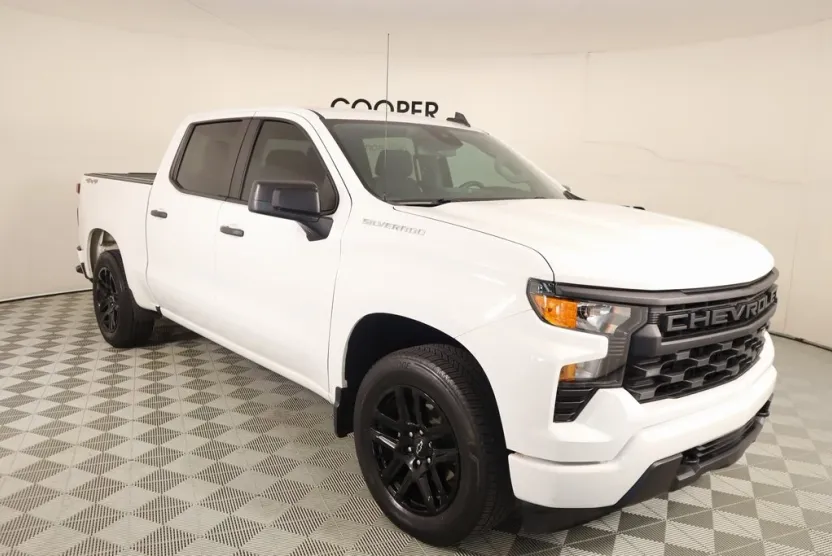 2023 Chevrolet Silverado 1500 Custom photo 1