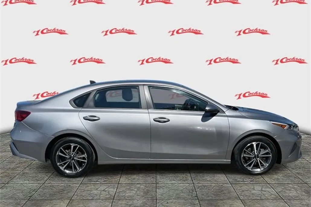 2022 Kia Forte LXS photo 1