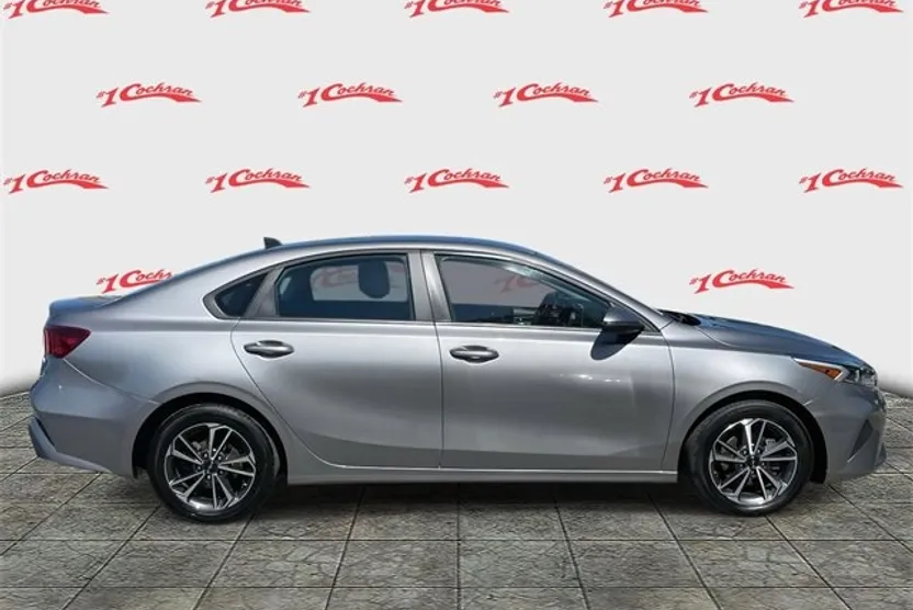 2022 Kia Forte LXS photo 1
