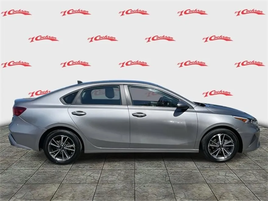 2022 Kia Forte LXS photo 1