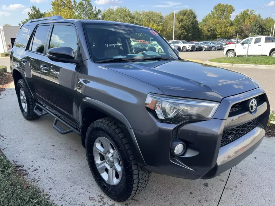 2018 Toyota 4Runner SR5 Premium photo 1