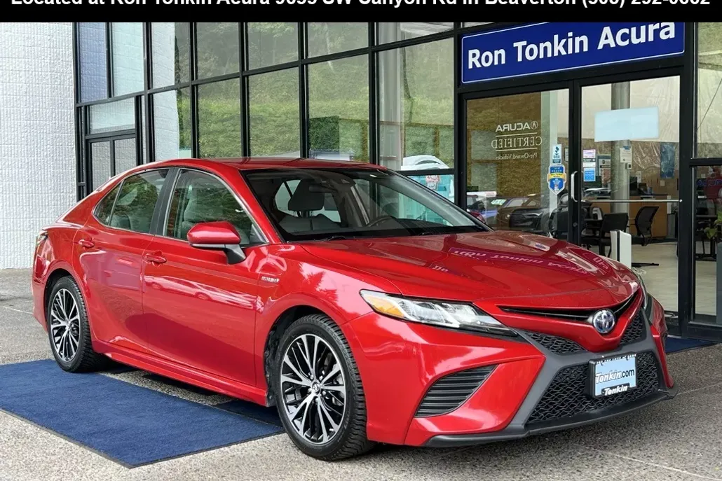 2019 Toyota Camry Hybrid SE photo 1