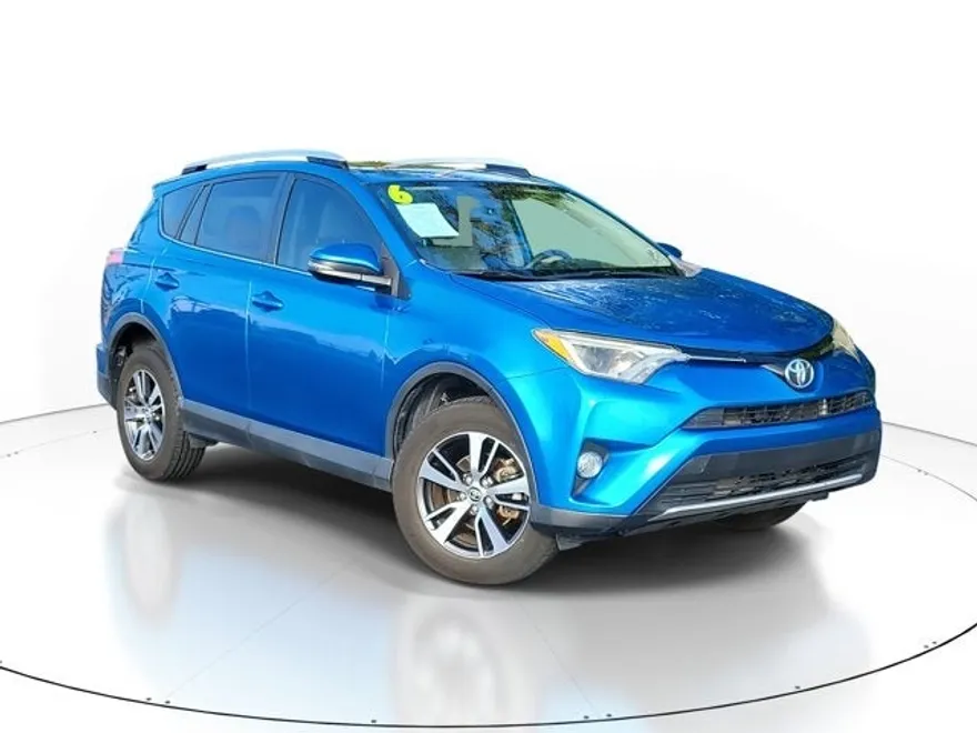 2016 Toyota RAV4 XLE photo 1