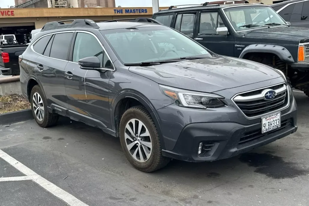2021 Subaru Outback Premium photo 1