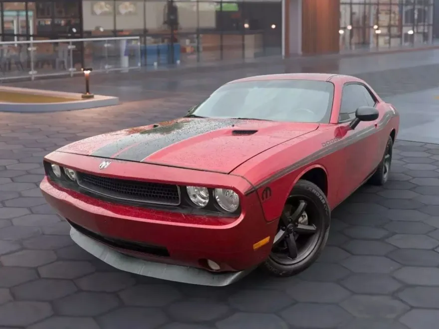 2010 Dodge Challenger SE photo 1