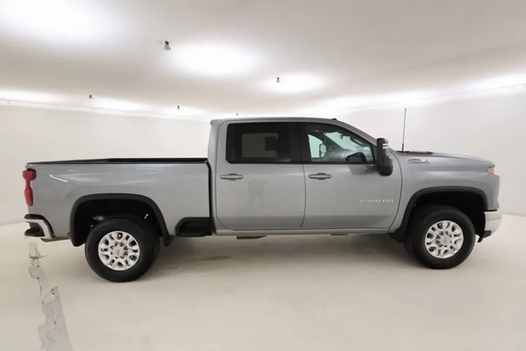 2025 Chevrolet Silverado 2500HD LT photo 1