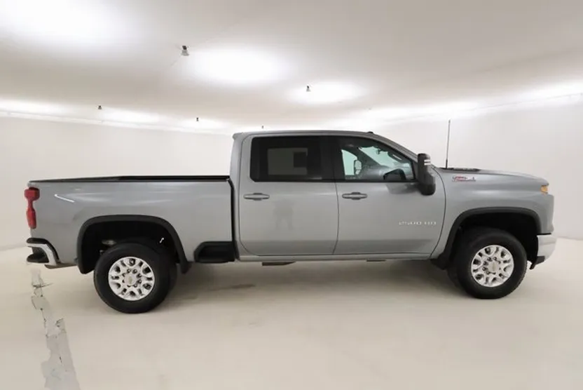2025 Chevrolet Silverado 2500HD LT photo 1