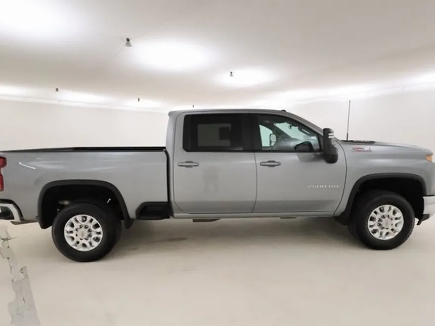 2025 Chevrolet Silverado 2500HD LT photo 1