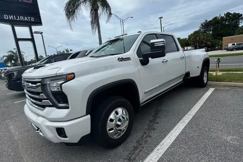 2024 Chevrolet Silverado High Country photo 1