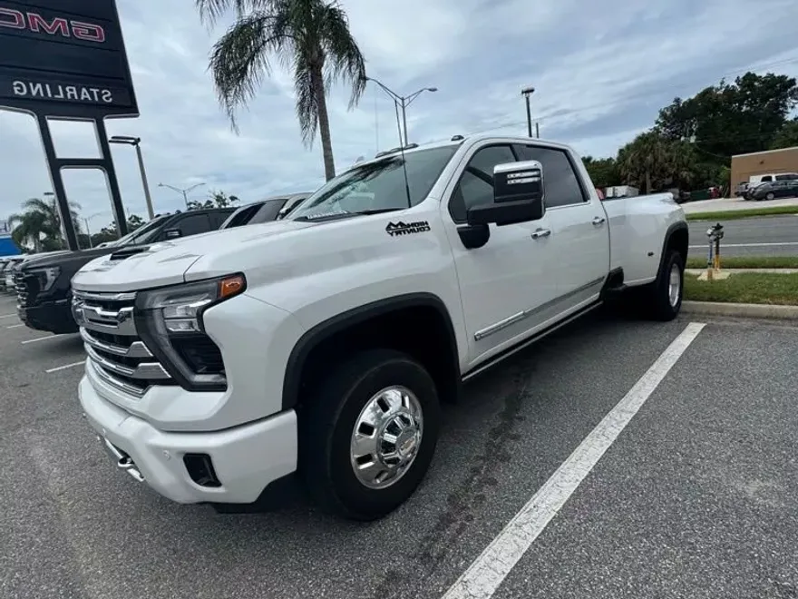 2024 Chevrolet Silverado 3500HD High Country photo 1