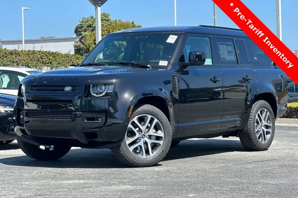2024 Land Rover Defender 130 X-Dynamic SE photo 1
