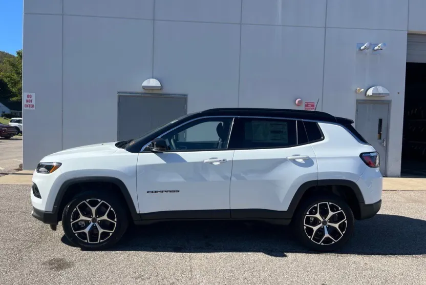 2026 Jeep Compass Limited photo 1