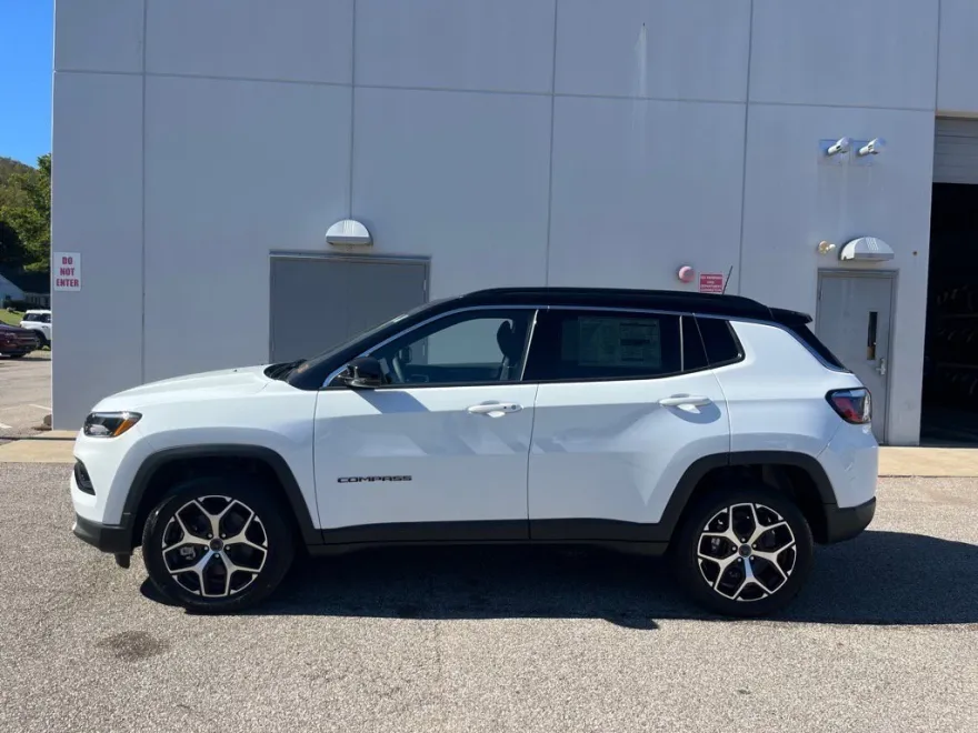2026 Jeep Compass Limited photo 1