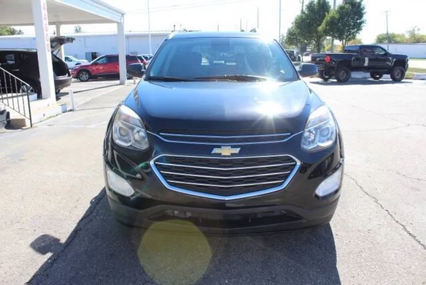 2017 Chevrolet Equinox LT photo 1