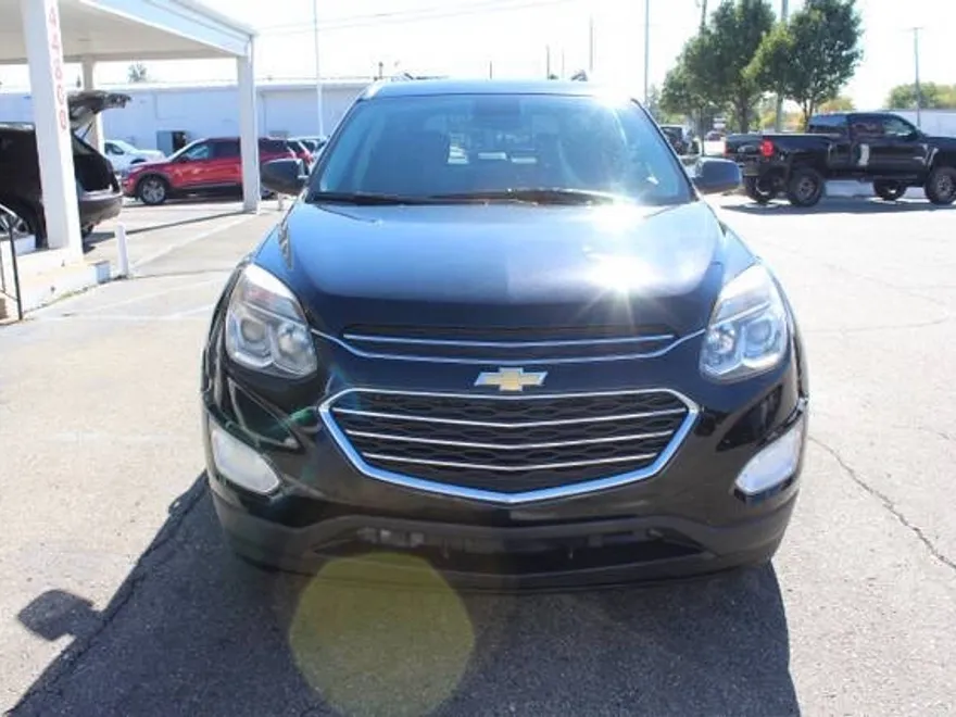 2017 Chevrolet Equinox LT photo 1