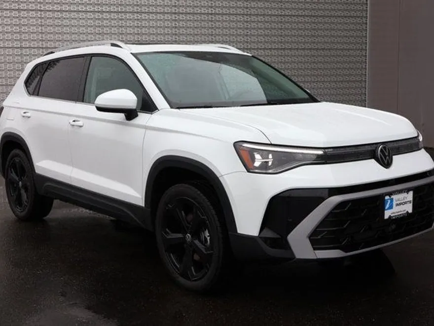 2025 Volkswagen Taos SEL photo 1