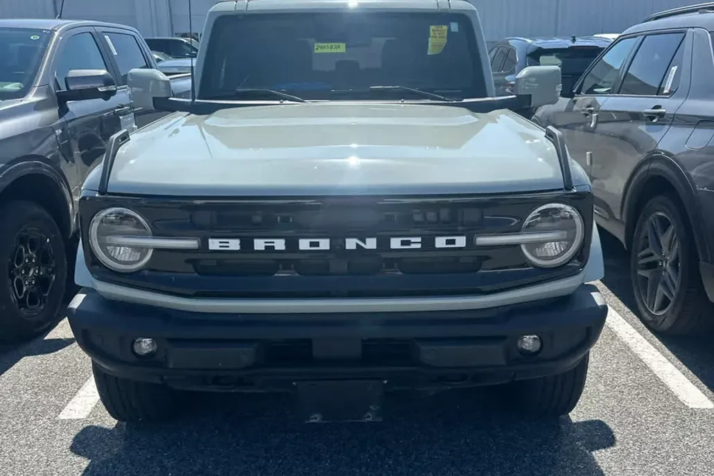 2021 Ford Bronco Outer Banks photo 1