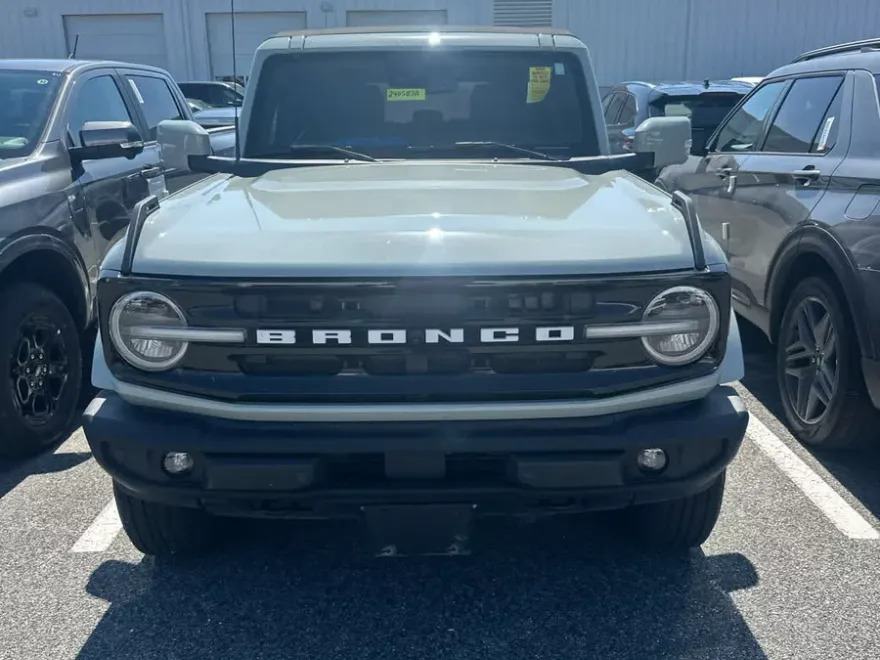 2021 Ford Bronco Outer Banks photo 1