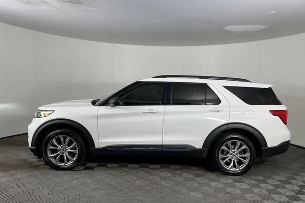 2021 Ford Explorer XLT photo 1