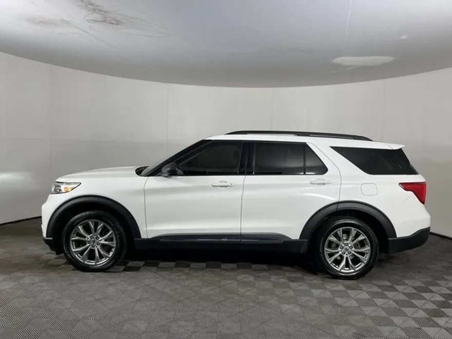 2021 Ford Explorer XLT photo 1